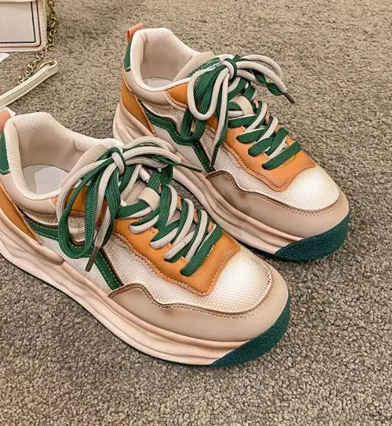 女性用の厚底靴,通気性のあるレース付きのモダンなサマーシューズ,新しいコレクション2022