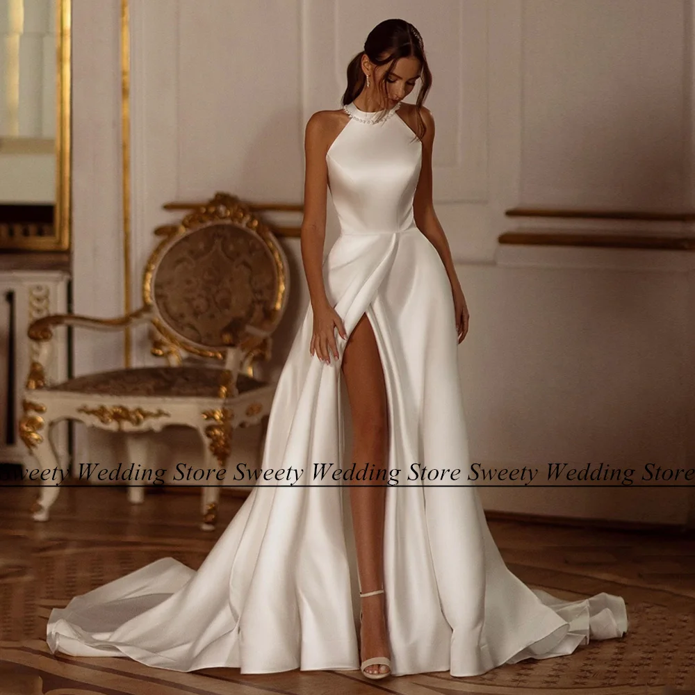 

Женское свадебное платье с лямкой на шее, большим бантом и передним разрезом