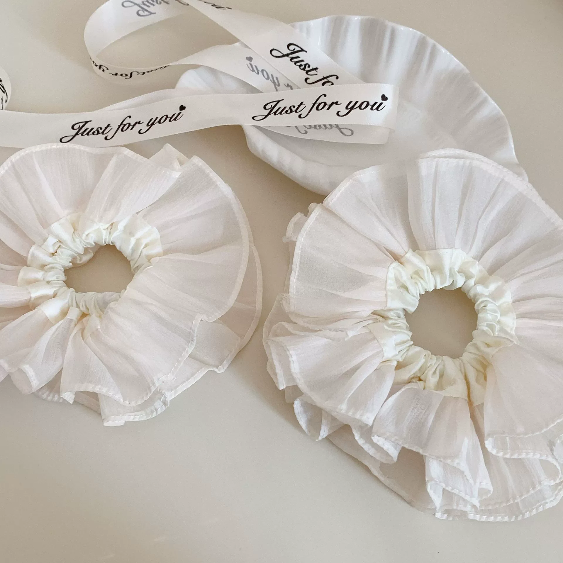 

Korean Pleated Fabric Large Size White Scrunchie Simple Romantic High Elastic head Rope Fashion Temperament Hair Accessories