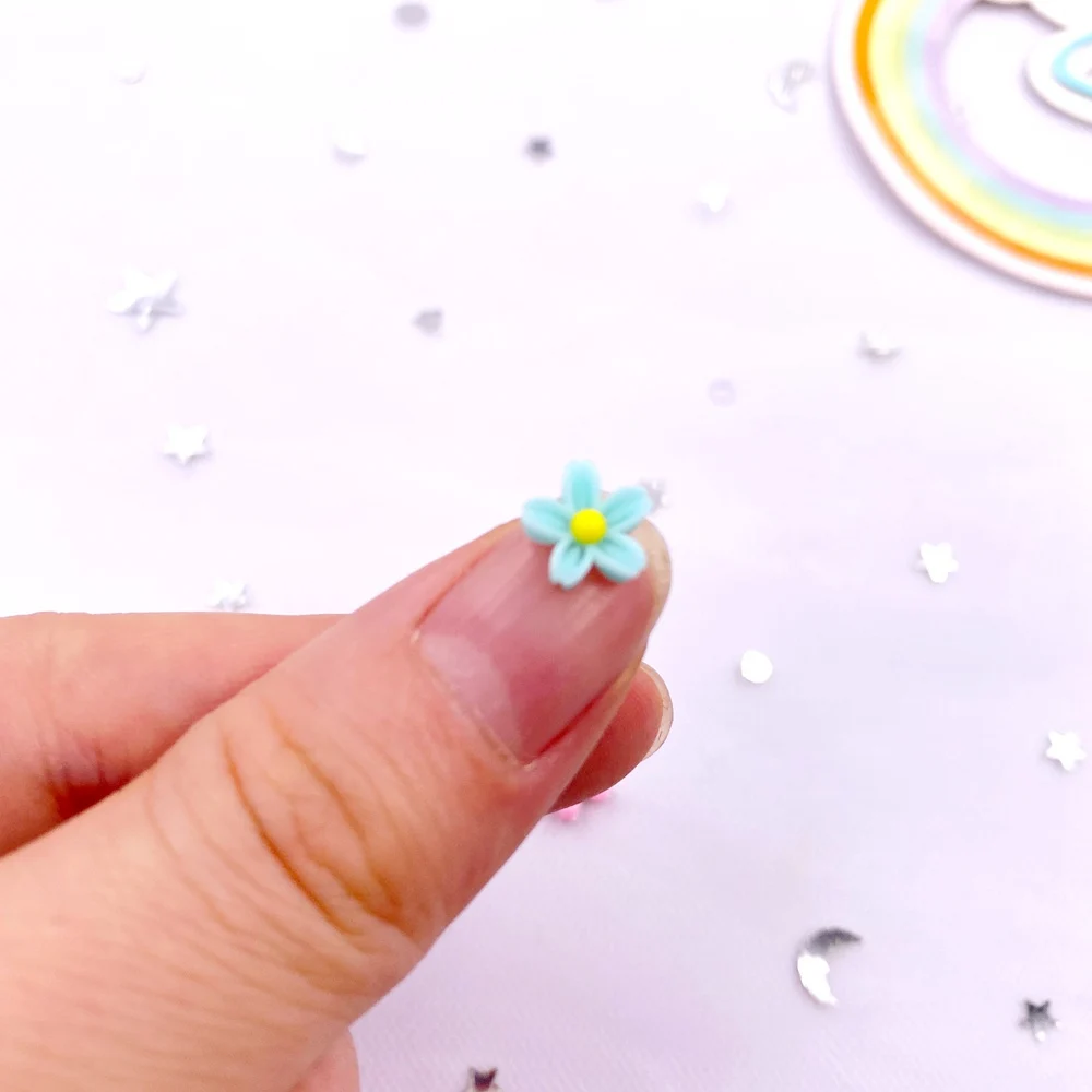 100Pcs 8mm Resin 3D Colorful Mini Flower Gems Flatback Rhinestone Scrapbook Wedding Buttons Appliques Nail Art Decor Crafts L560