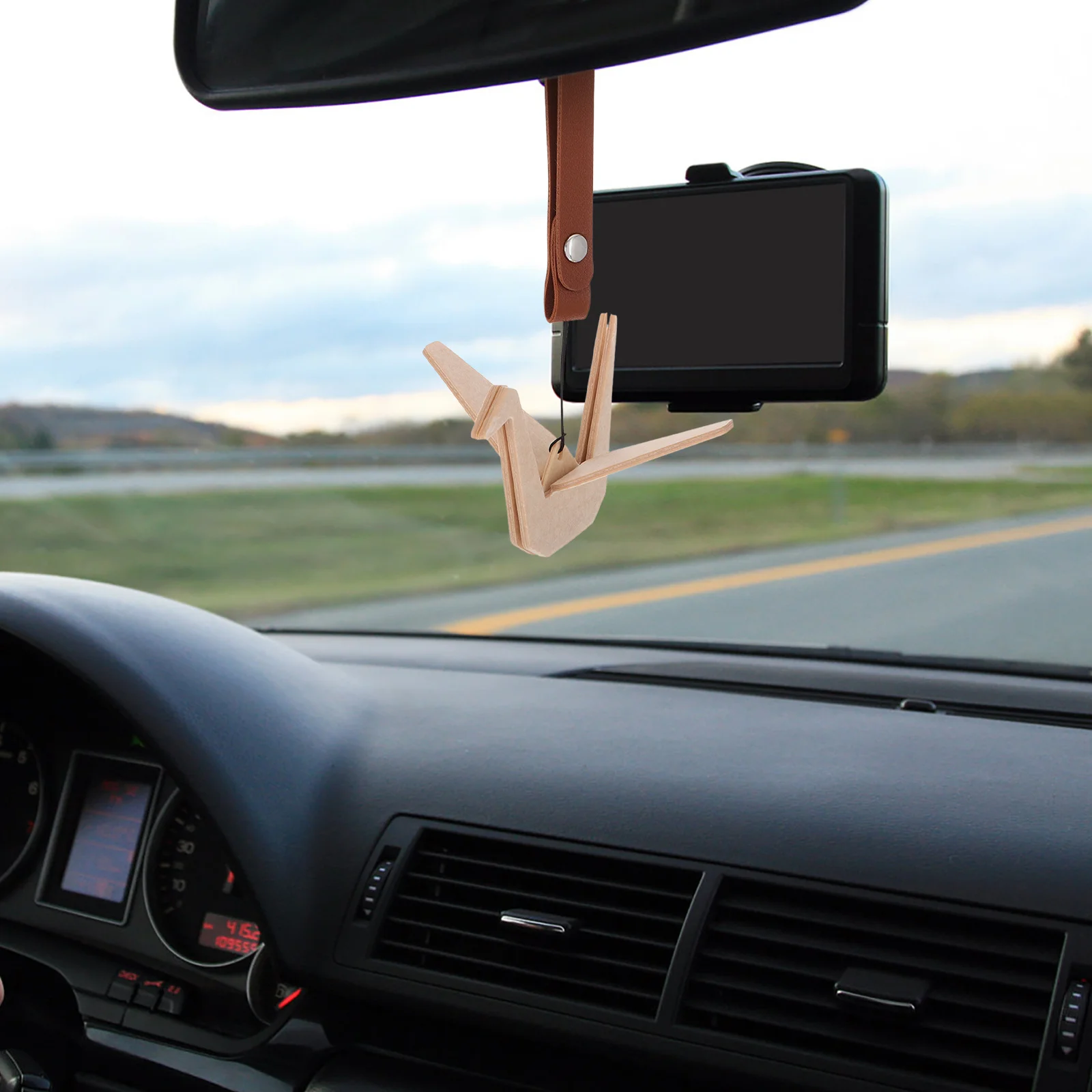 

Cute Hanging Car Air Freshener Diffuser Crane Shape Long Lasting Fragrance Air Purifying Elegant Design For Women Boho