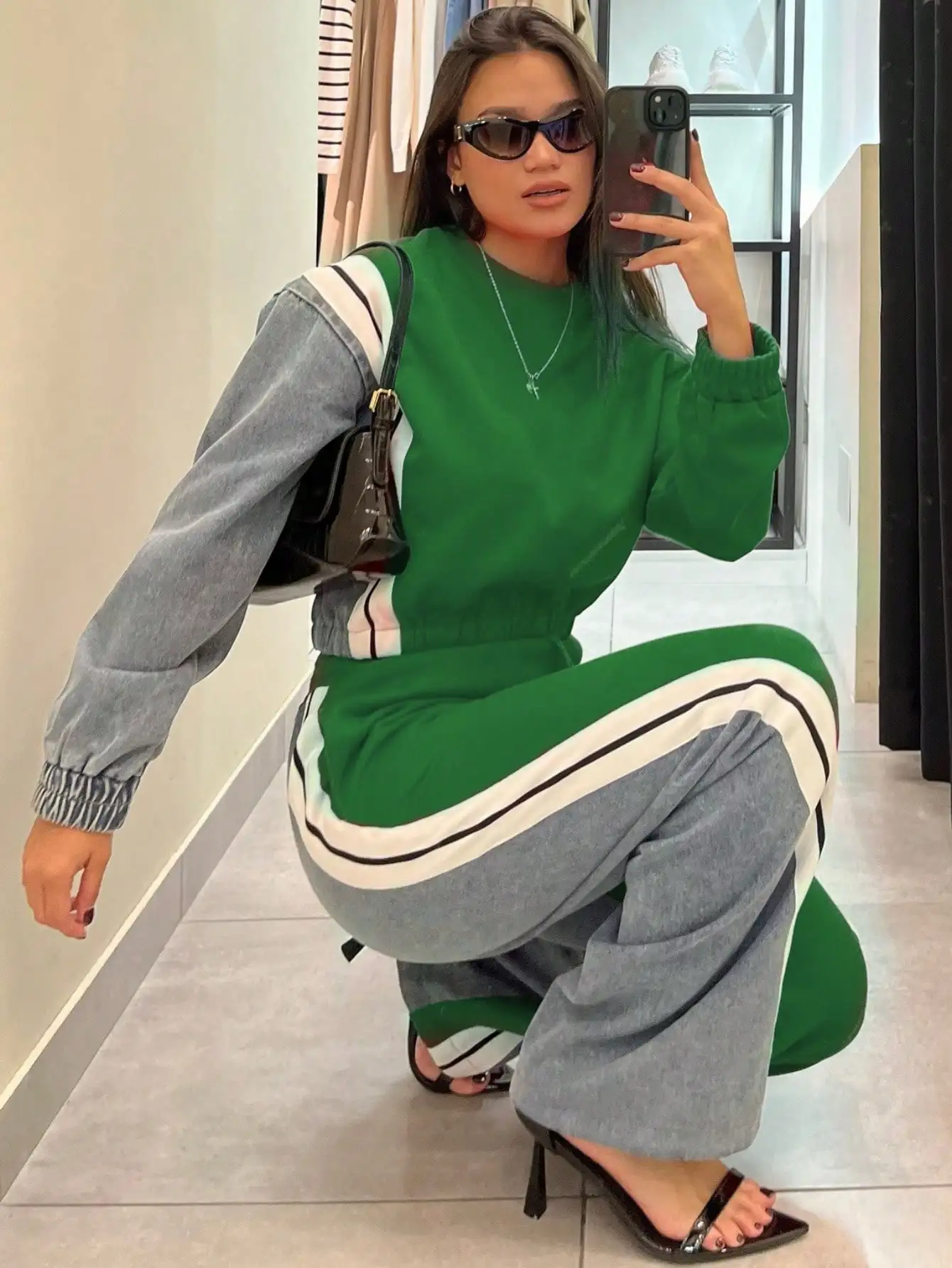 

Комплект спортивного костюма с длинными рукавами в зеленых и серых тонах с контрастными полосами для уличной моды осень-зима