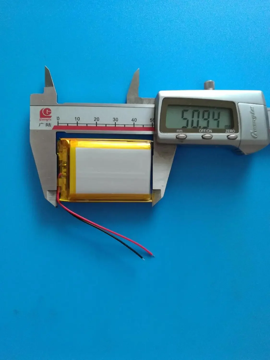 بطارية ليثيوم بوليمر 3.7 فولت 103450   آلة قصة التعليم المبكر الصغيرة، بطارية عامة قابلة لإعادة الشحن بقدرة 2000 مللي أمبير في الساعة