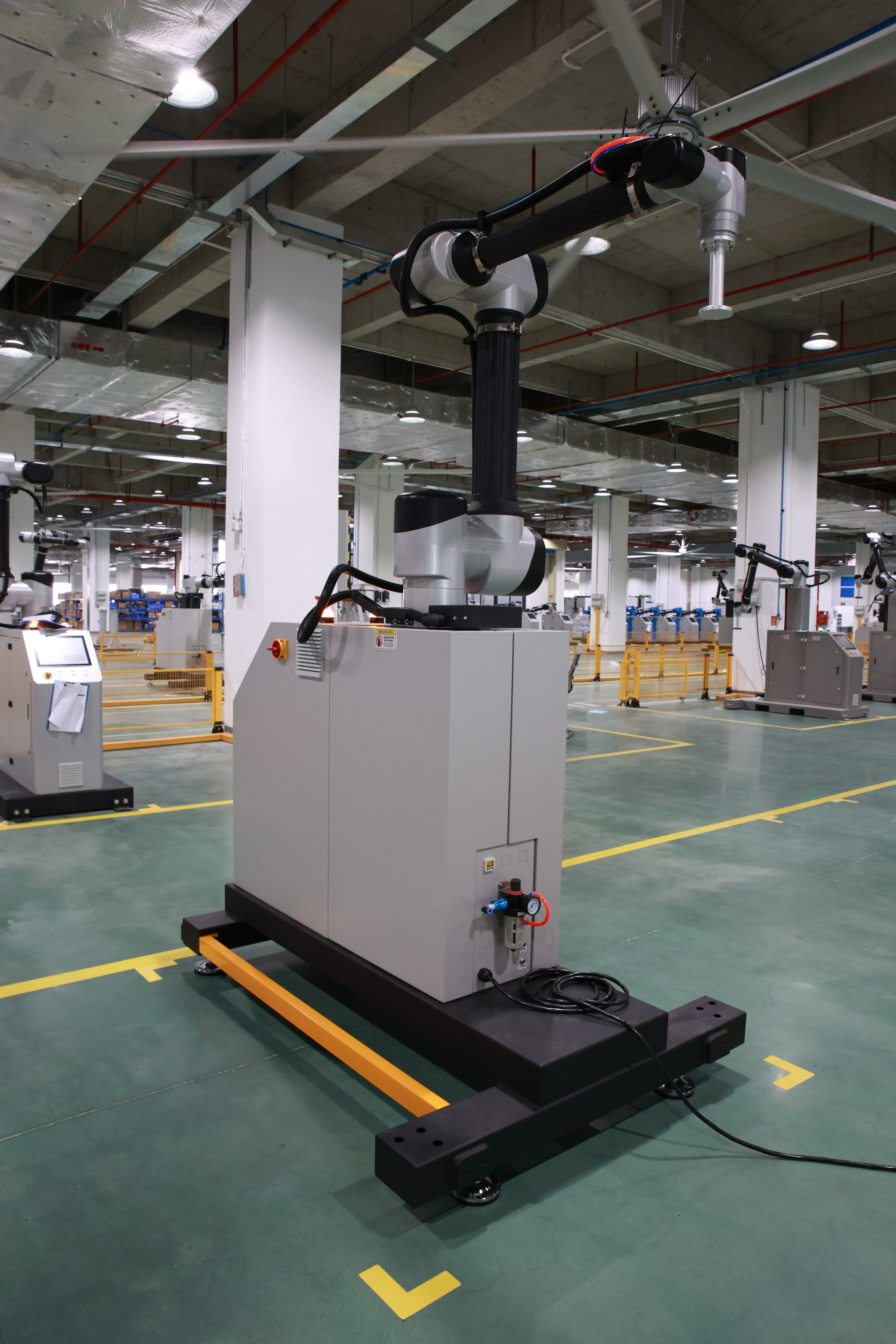 Industrial Auto Collaborative Palletizing Robot Arm No Prog 24H Mobile Stable Suction For Food Chem Bev Industries