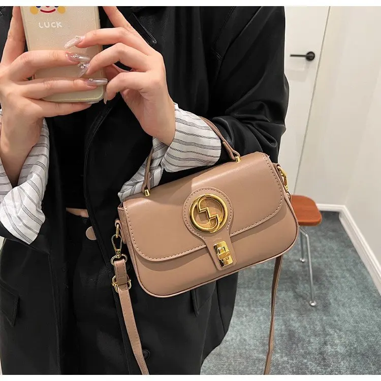 

Structured Minimalist Bag, Square Flap Design, Dual Interior Compartments, Chain Crossbody Strap, Vintage Touch, New 2026