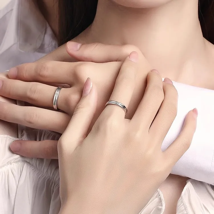 luxury 18K white gold and platinum PT950 men's and women's couple rings micro-set moissanite suitable for daily wear