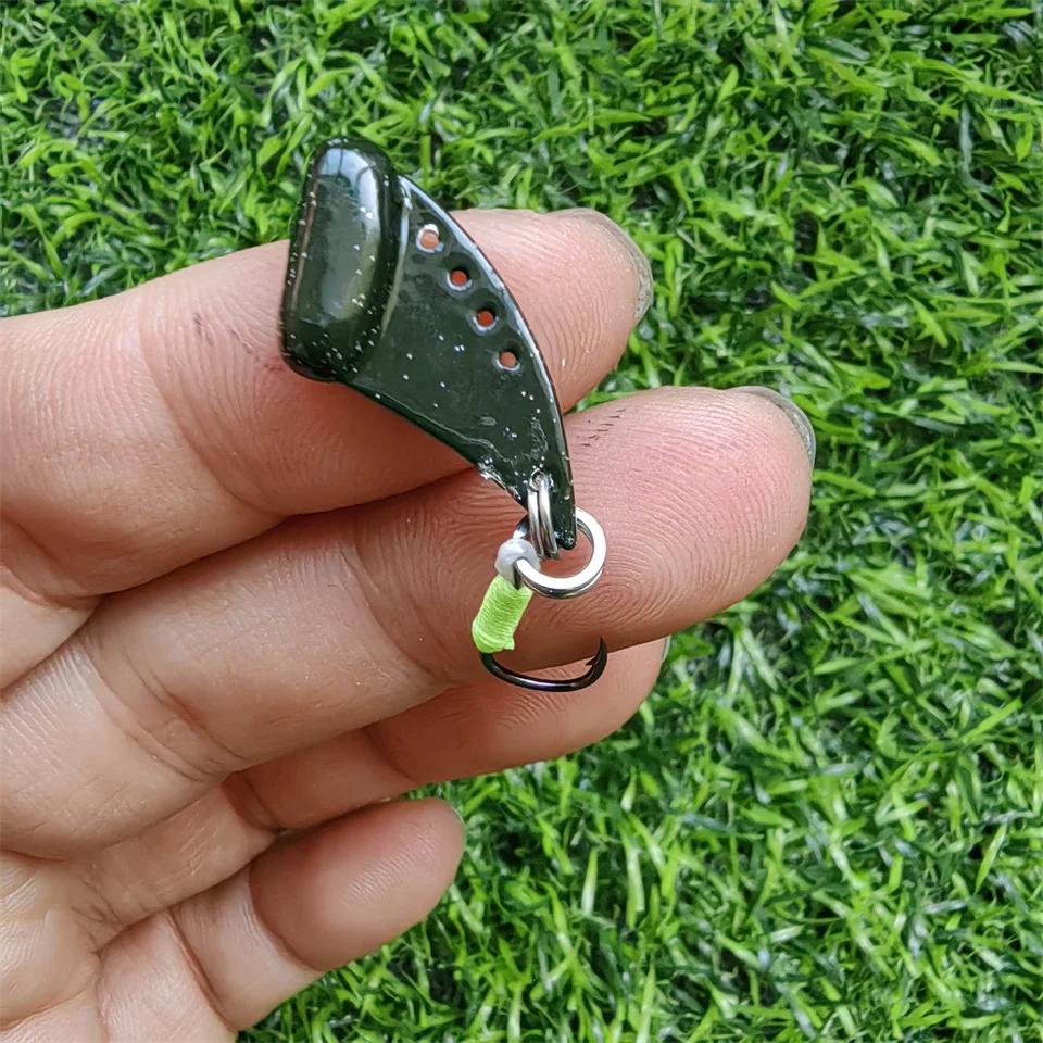 1 szt. Nowy metalowy przynęta wędkarska Mini VIB 2.7g 25mm sprzęt wędkarski jeden haczyk łyżka Crankbait drgania Spinner tonący zestaw przynęt