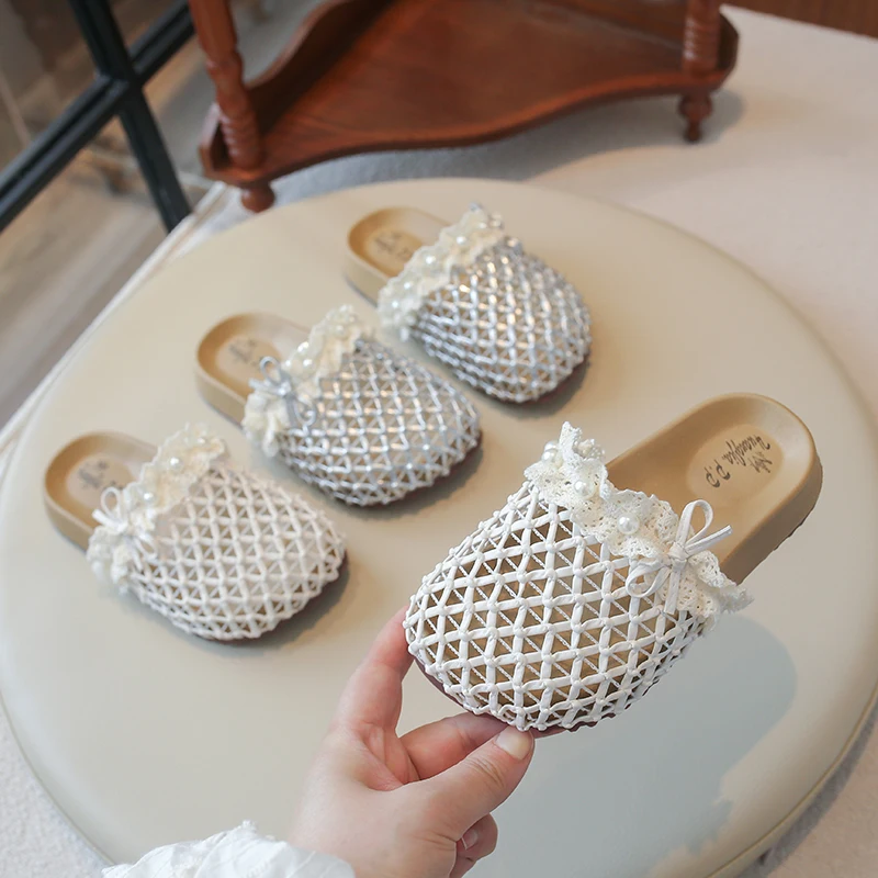 

Girls Lace Trim Leather Sandals with Cute Bow 2026 New Summer Kids Chunky Beach Slippers Non-slip Simple School Outdoor Footwear