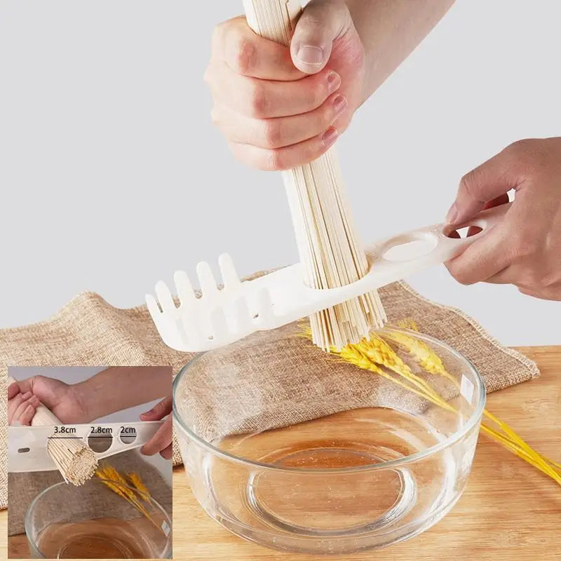 Cuchara de plástico para fideos espaguetis, regla de espagueti con 3 agujeros, batidor de separación de yema de huevo, cuchara, colador de drenaje, suministros de cocina, 1 ud.