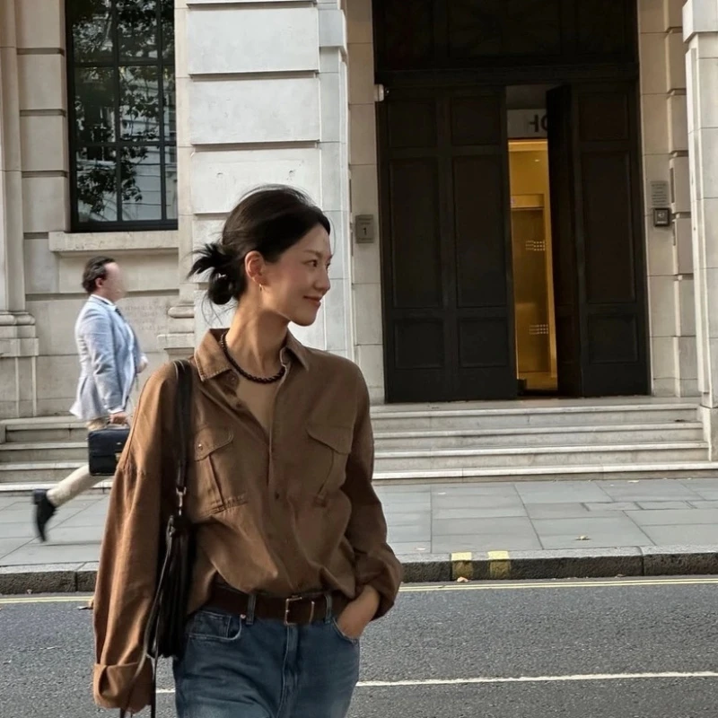 

Рубашка свободного кроя с длинным рукавом, весна 2026, с двумя карманами, в рабочем стиле, корейская версия GD, ретро, с воротником, женская модная рубашка