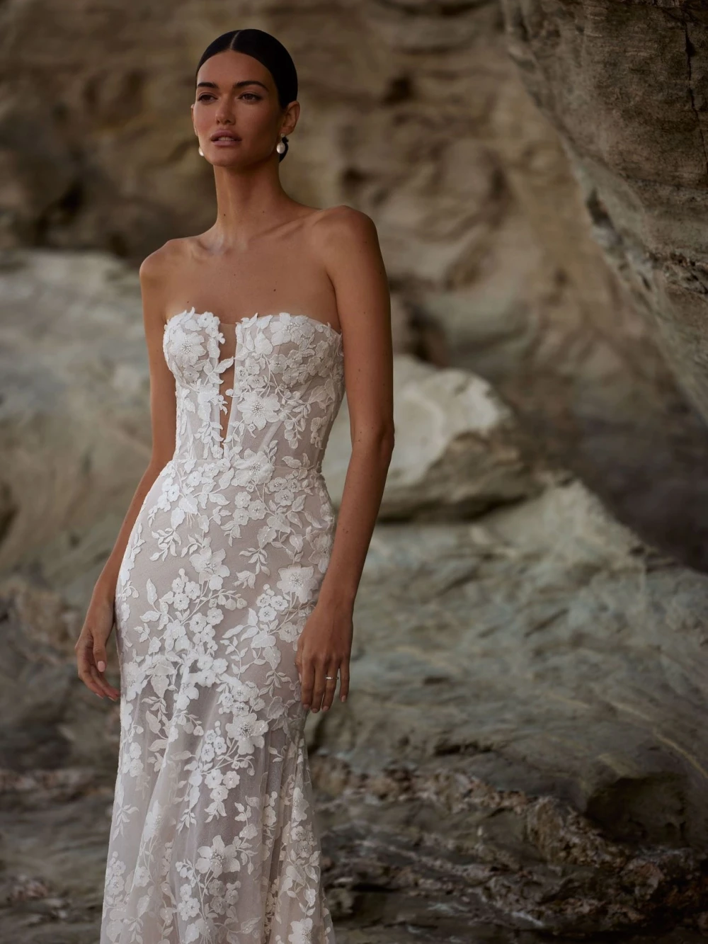 Abito da sposa lungo a sirena in pizzo lucido da sogno affascinante abito da sposa aperto sul retro senza spalline 2026 nuovi abiti personalizzati per la sposa