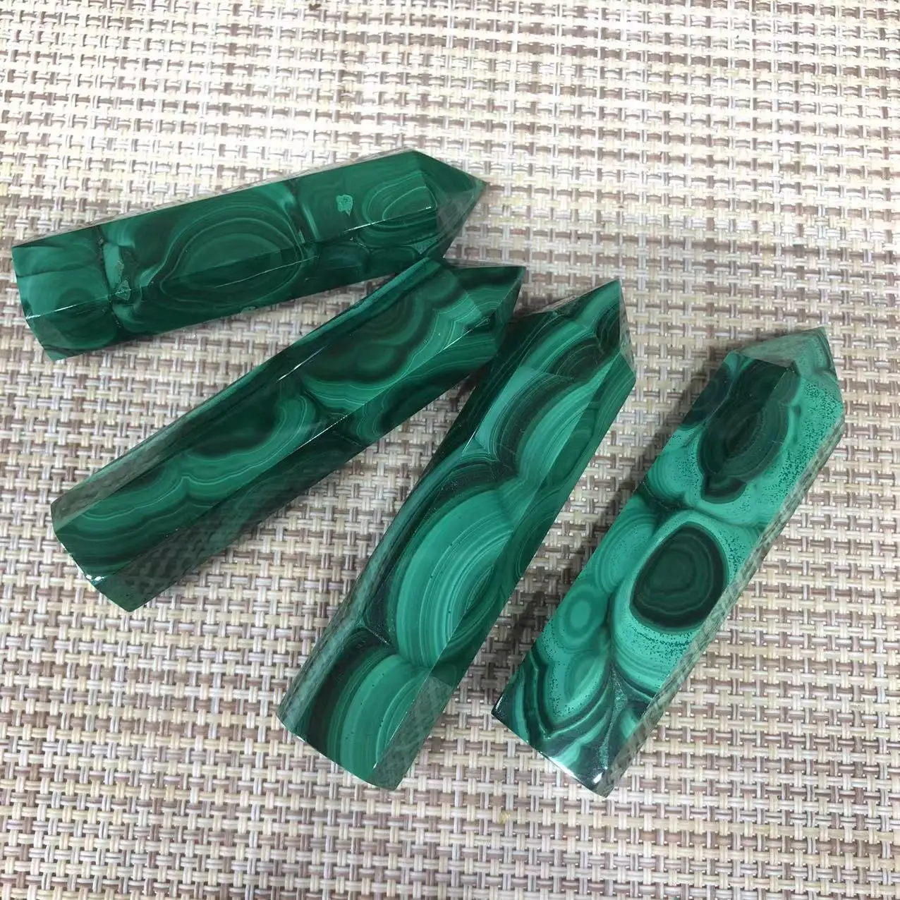 

Natural Malachite Wand Point Polished Quartz Crystal Healing Gemstones Reiki Living Aesthetic Room Home Decoration Minerals Chak