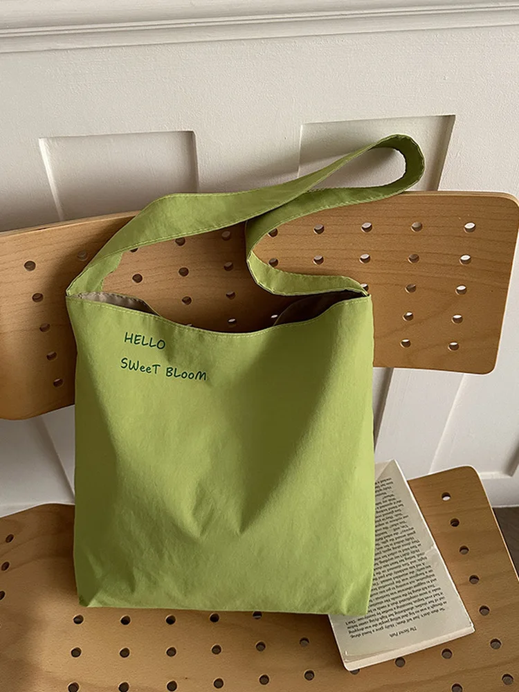 nova-bolsa-de-ombro-simples-de-cor-pura-com-letras-grande-capacidade-leve-e-portatil-estilo-casual-colecao-primavera-vera