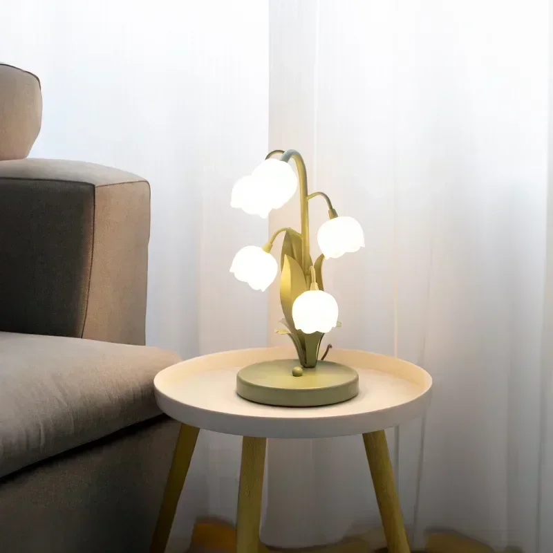 French Countryside Style Desk Lamp Bedroom Night Light Simple Decoration Tulip Flower Atmosphere Flower Lampshade Bedside Lamp