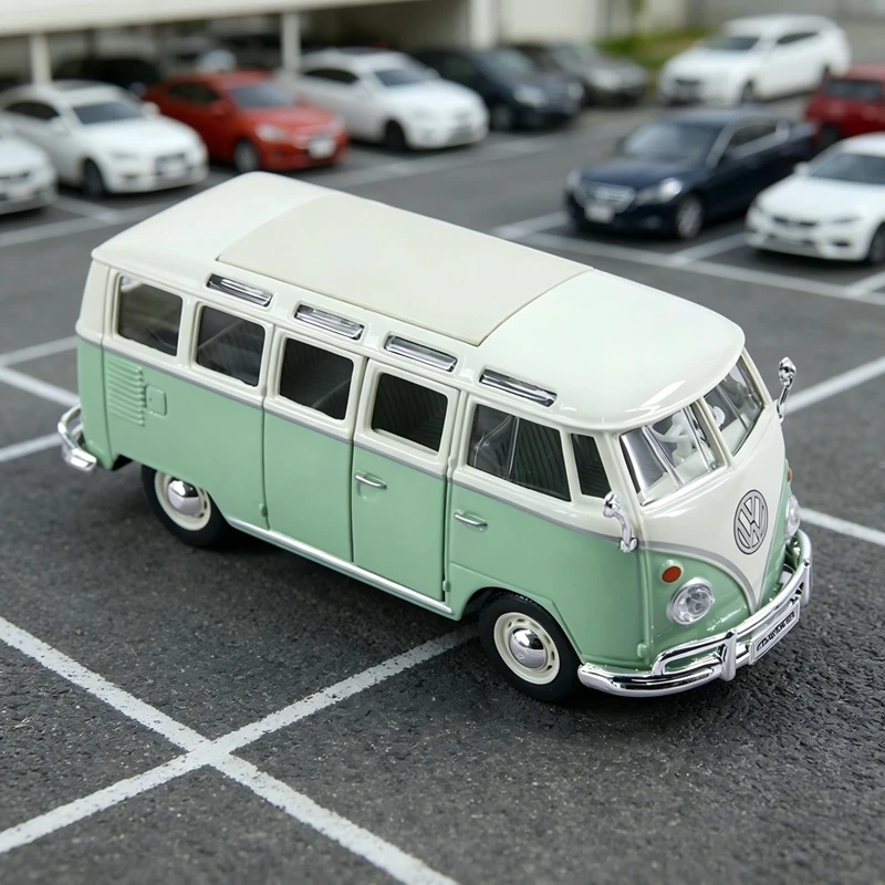 

Maisto 1:25 Simulated Volkswagen Van Samba alloy car model, business bus decoration, collection gift
