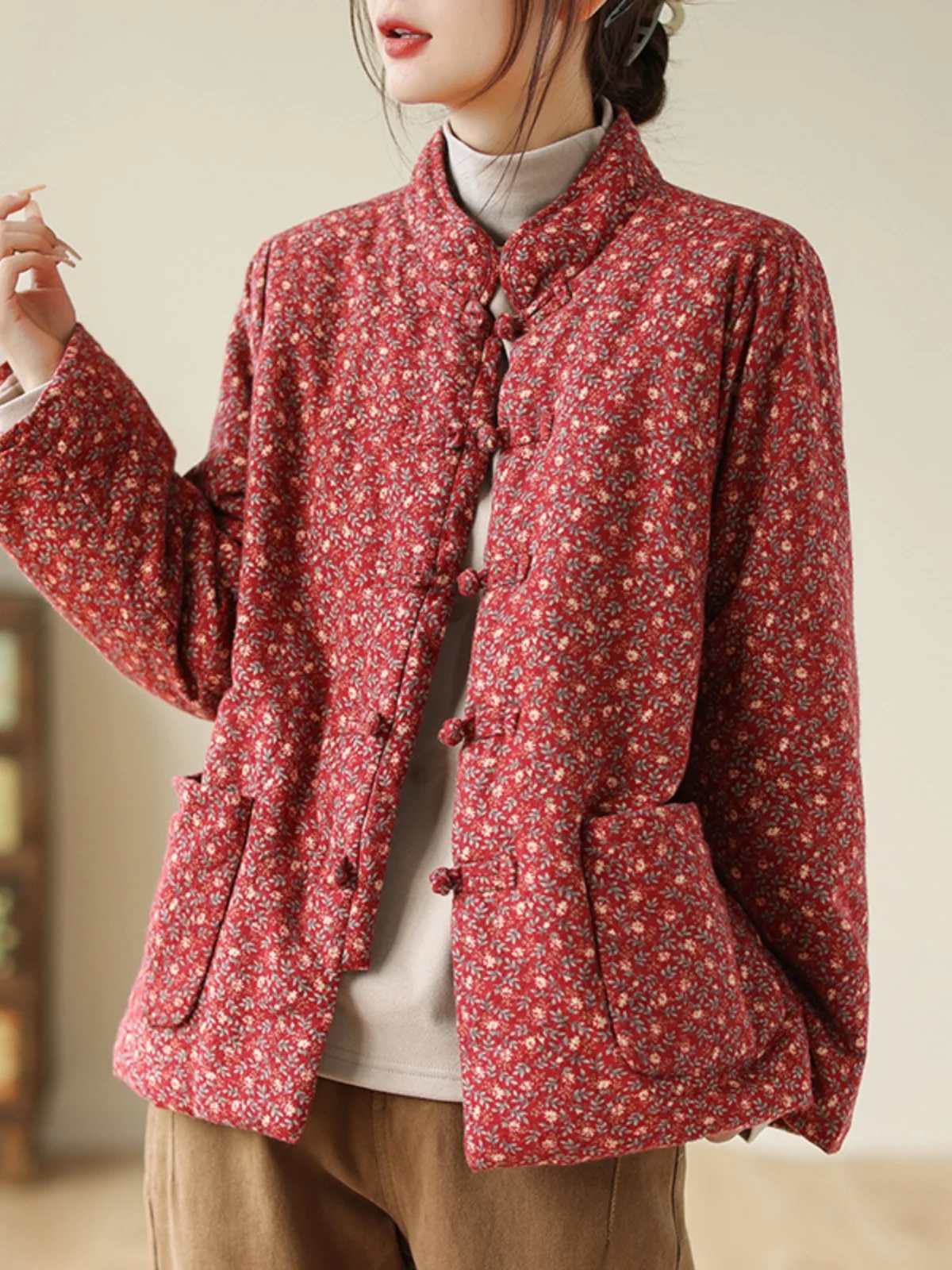 

Утепленное женское зимнее пальто из хлопка в китайском стиле с цветочным узором, большие размеры, ретро, национальный стиль, короткая верхняя одежда для мам, хлопок