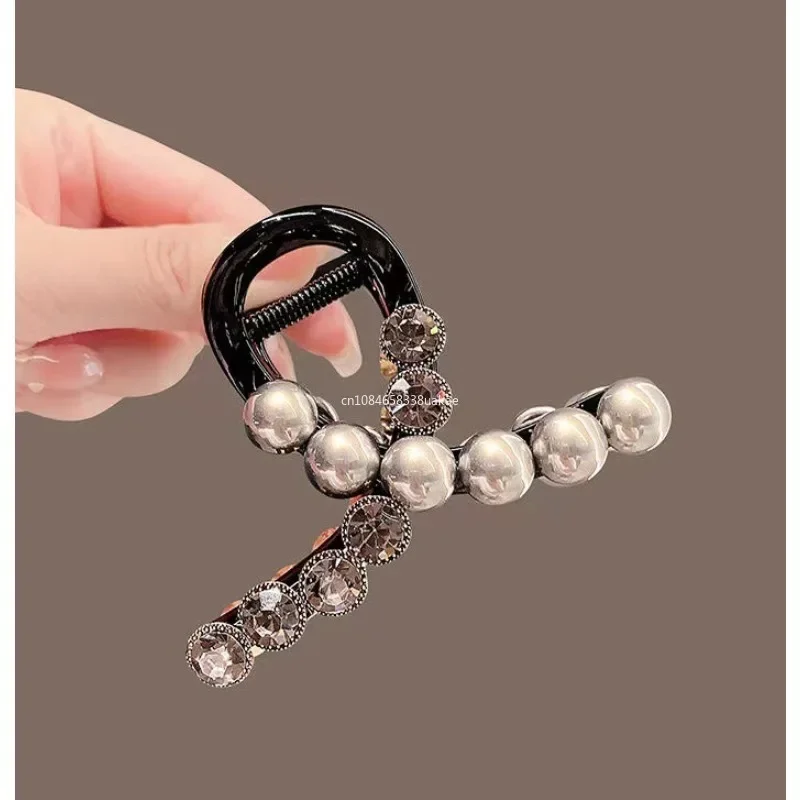 Pearl Hair Claw Woman Elegant Shark Clip Simple Ponytail Fixed Hairpin Claw Clip Fashion Hollow Out Hair Clip Akcesoria do włosów — zdjęcie 6