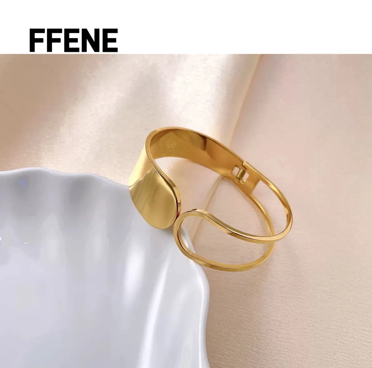 

Couple network celebrities sell hot Korean fashion wide-band design simple and high-end open clasp bracelet