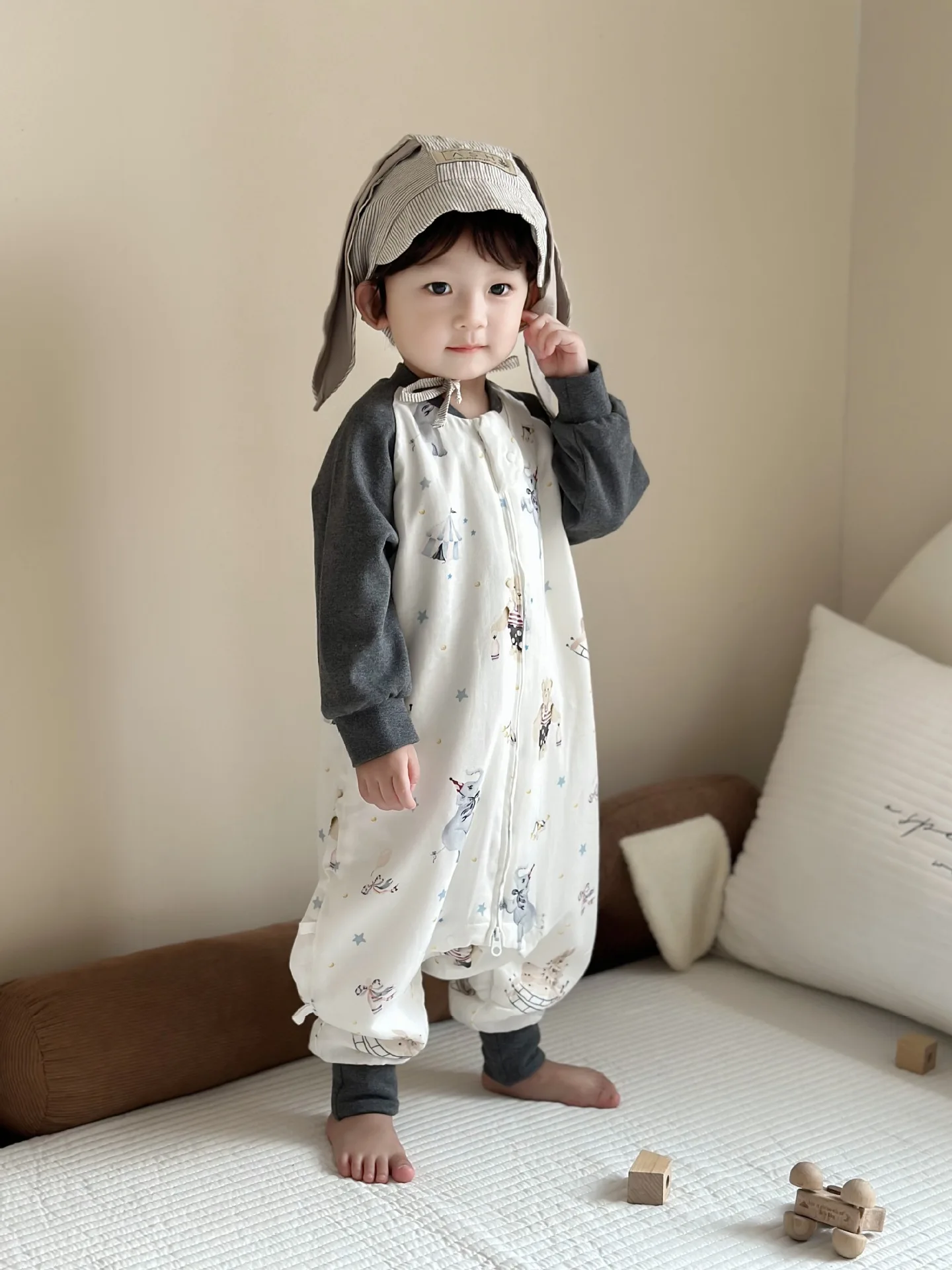 Jesienno-zimowe śpiworki dla niemowląt, kołderki zapobiegające obkurczaniu się, śpiworki z długim rękawem i rozdzielonymi nogawkami dla dzieci w wieku 2-4 lat.