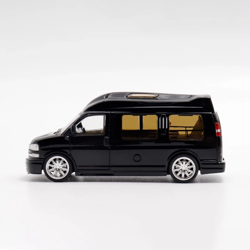 GOC Diecast 1:64 Scale GMC SAVANA SUV Alloy Car Model Static