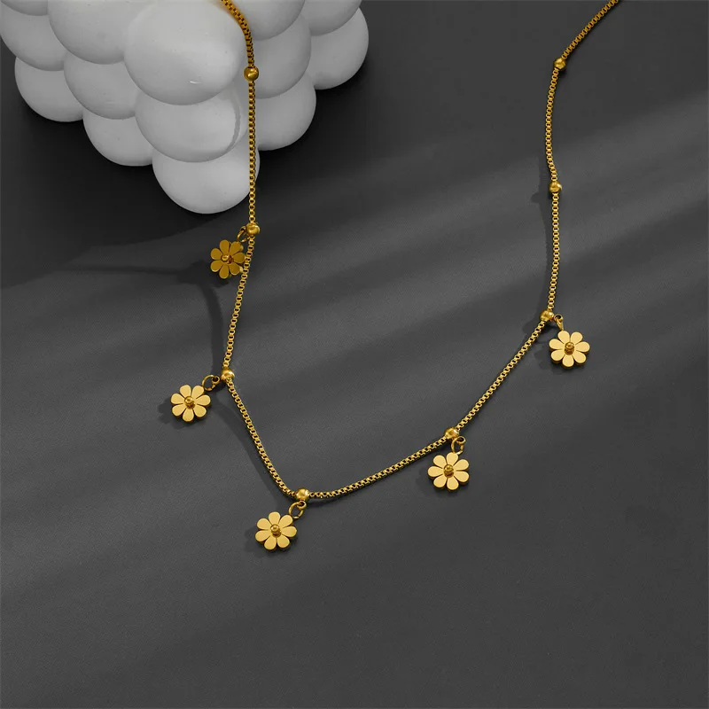 Graceful Little Daisy Titanium Steel Charm Necklace 18K Gold Plated Waterproof Non-Tarnish Chains Jewelry for Women Girls Gift