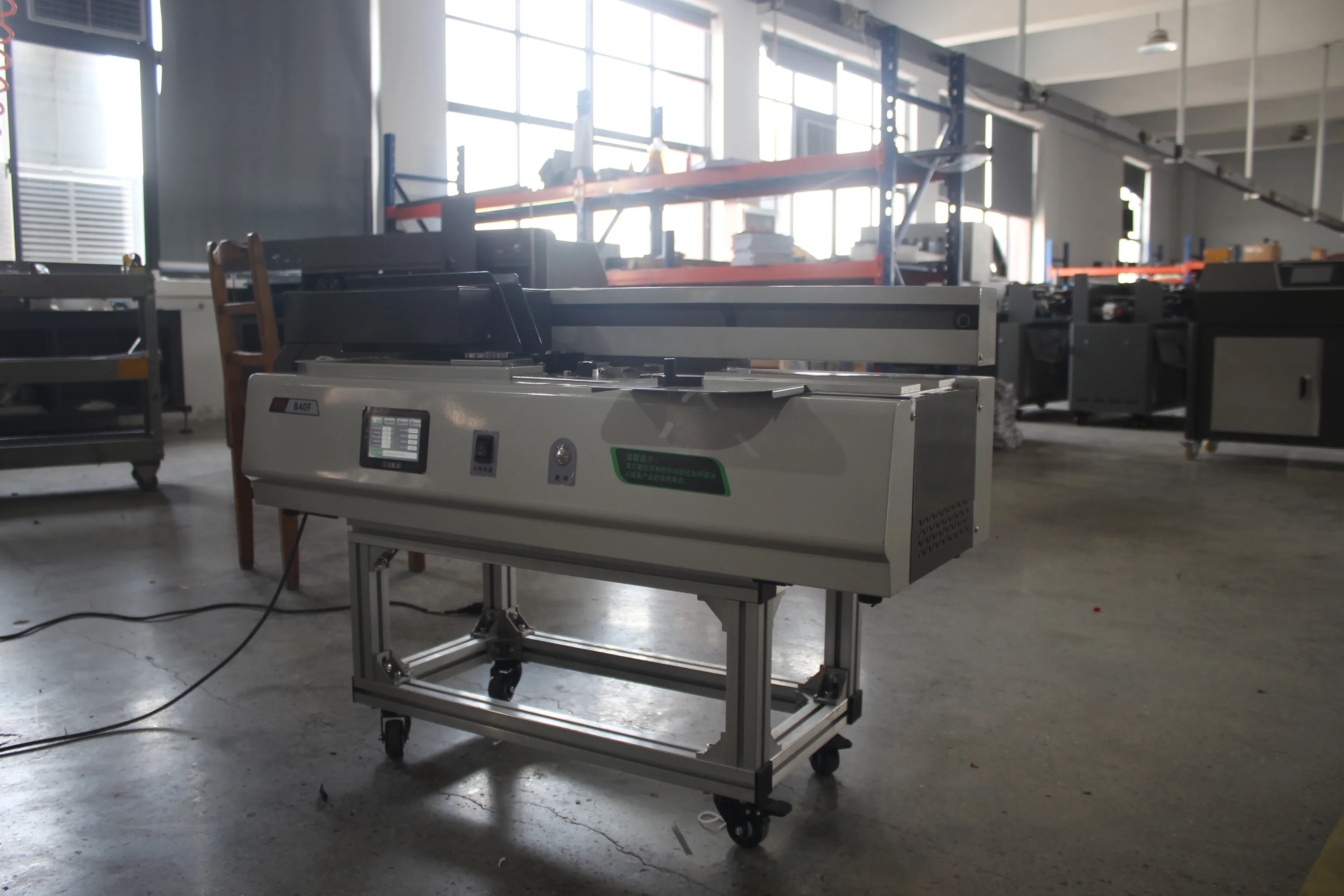 Machine à relier automatique de bureau, B40F