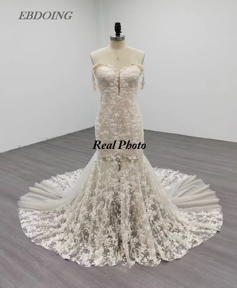 EBDOING Abito da sposa a sirena con scollo a barchetta elegante personalizzato Abito da sposa a tromba con strascico in rilievo di pizzo