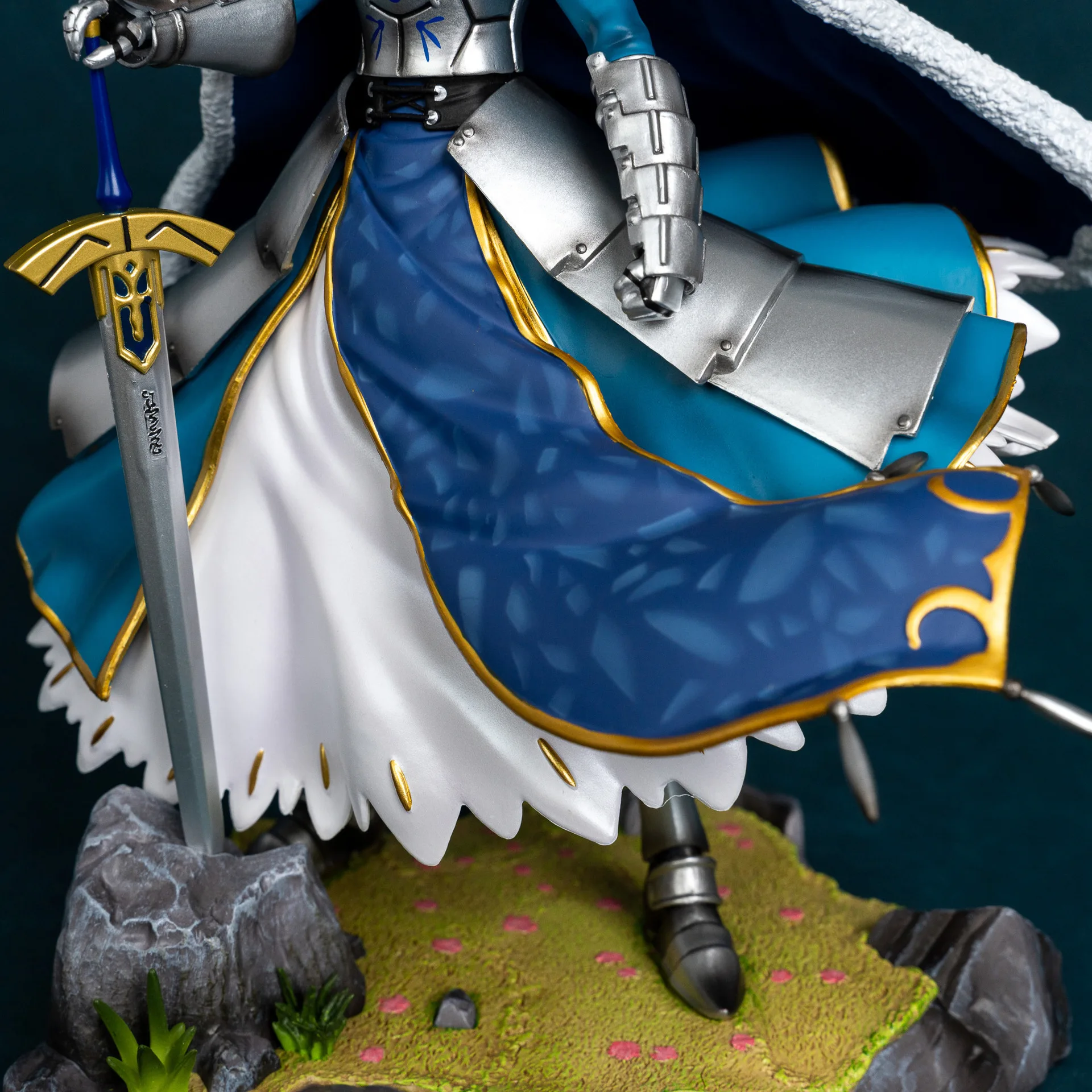 

NEW 27cm Fate/Grand Order Fate/stay night Saber Altria Pendragon Anime PVC Action Figure Toy Statue Adult Collectible Model Doll
