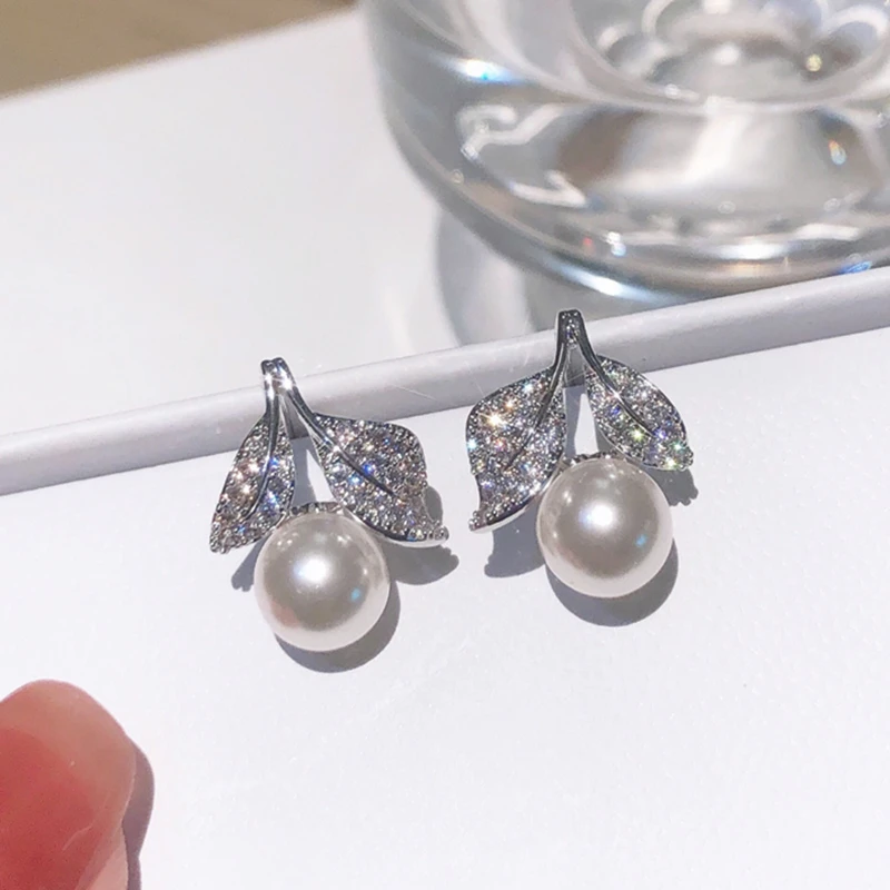 Huitan Exquisite Leaf Stud Earrings with Simulated Pearl Lady Wedding Jewelry with Shiny Zirconia Delicate Graceful Accessories