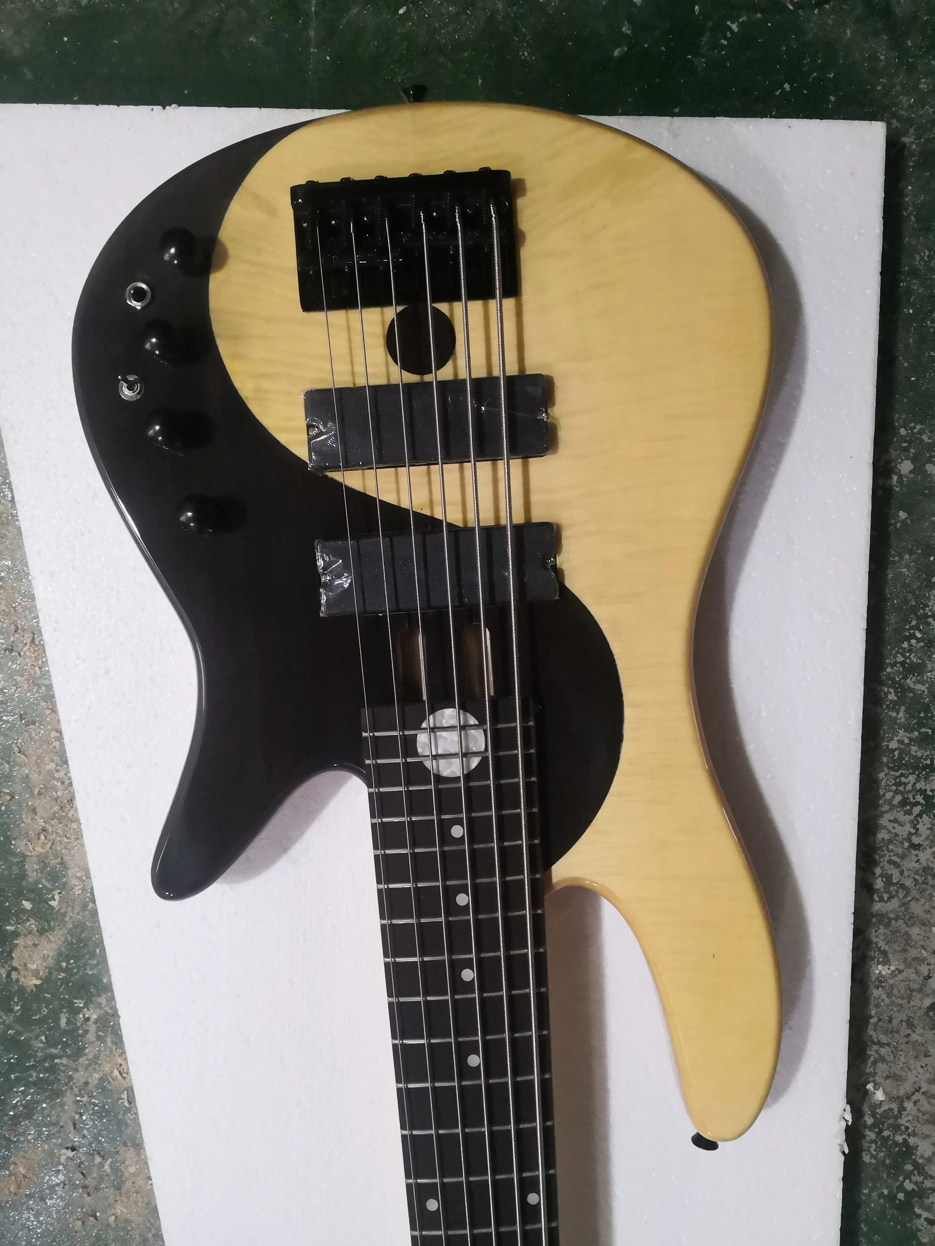 5-string butterfly bass split connection, Yin and Yang face body alder, maple track, rosewood fingerboard, EMG bass special pick