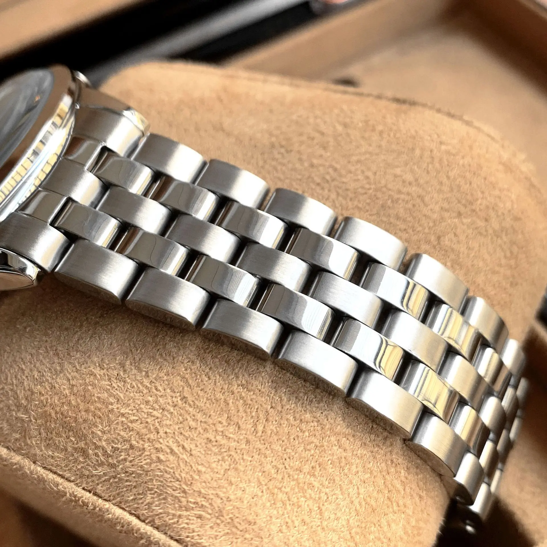 UTHAI CQ460 高級感のあるファッショナブルなメンズウォッチ、トレンドの防水クォーツ時計、ビジネス時計、男性用時計