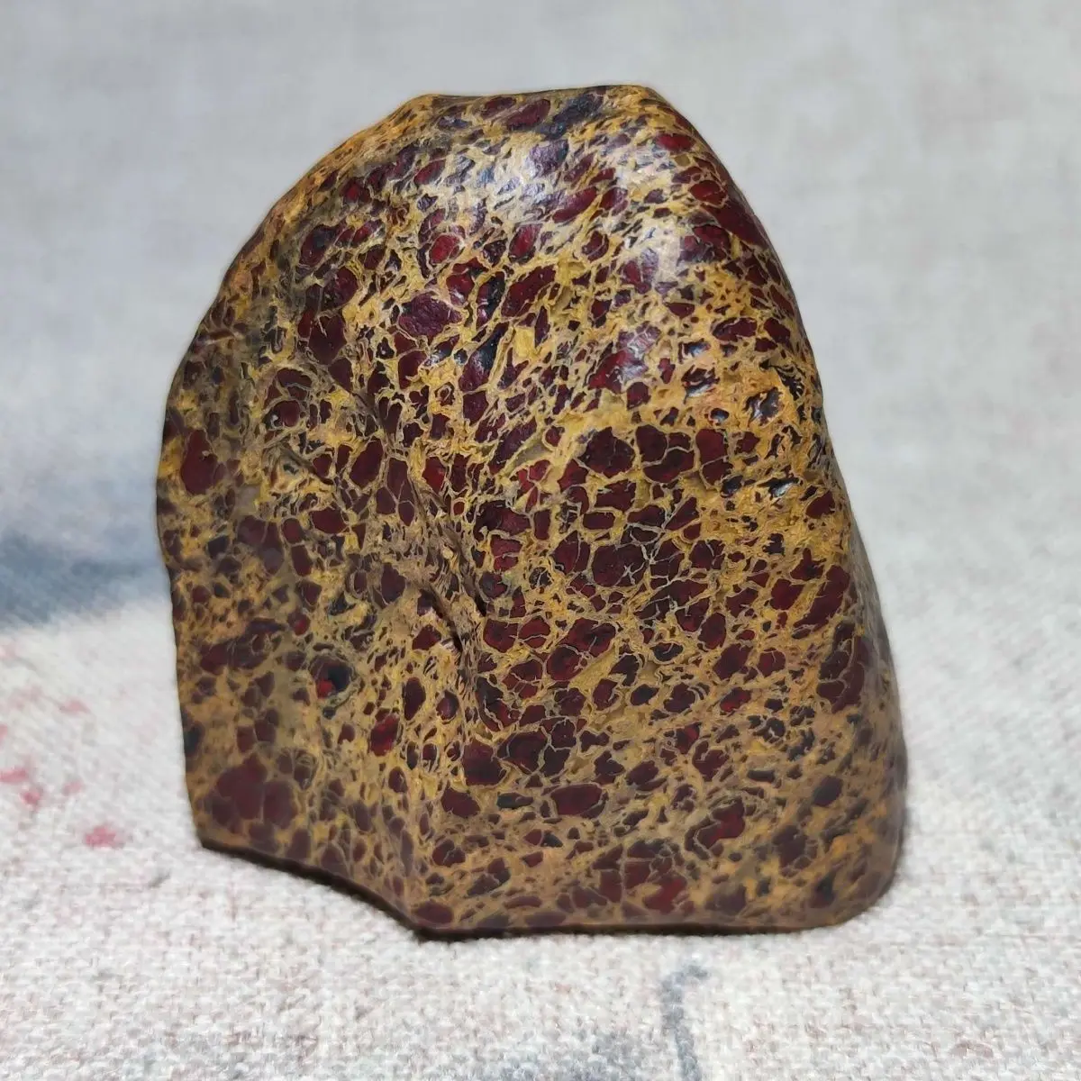 Emperor Huang Tianbao rough meteorite folk meteorite weighs 272 grams medium and strong magnetism