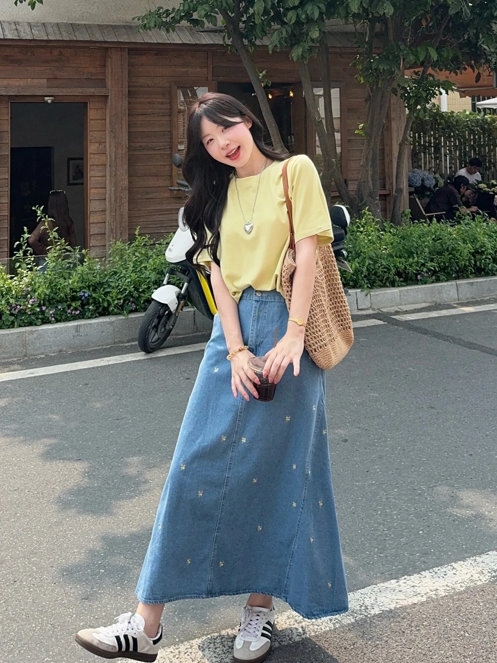 

Женская футболка больших размеров в стиле кэжуал с круглым вырезом и коротким рукавом, джинсовая юбка с вышивкой и высокой талией, летняя мода