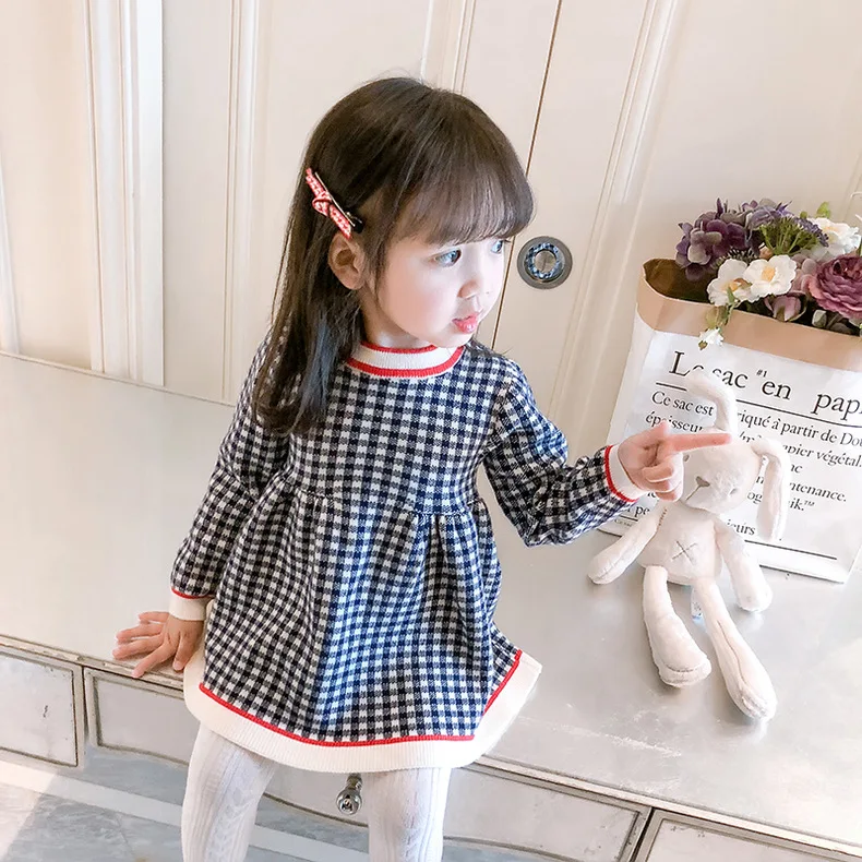 Neues kariertes, bedrucktes, langärmeliges, farbblockiertes, süßes und niedliches, modisches, warmes Mini-Wollkleid für Mädchen im Herbst und Winter. – Detail 12