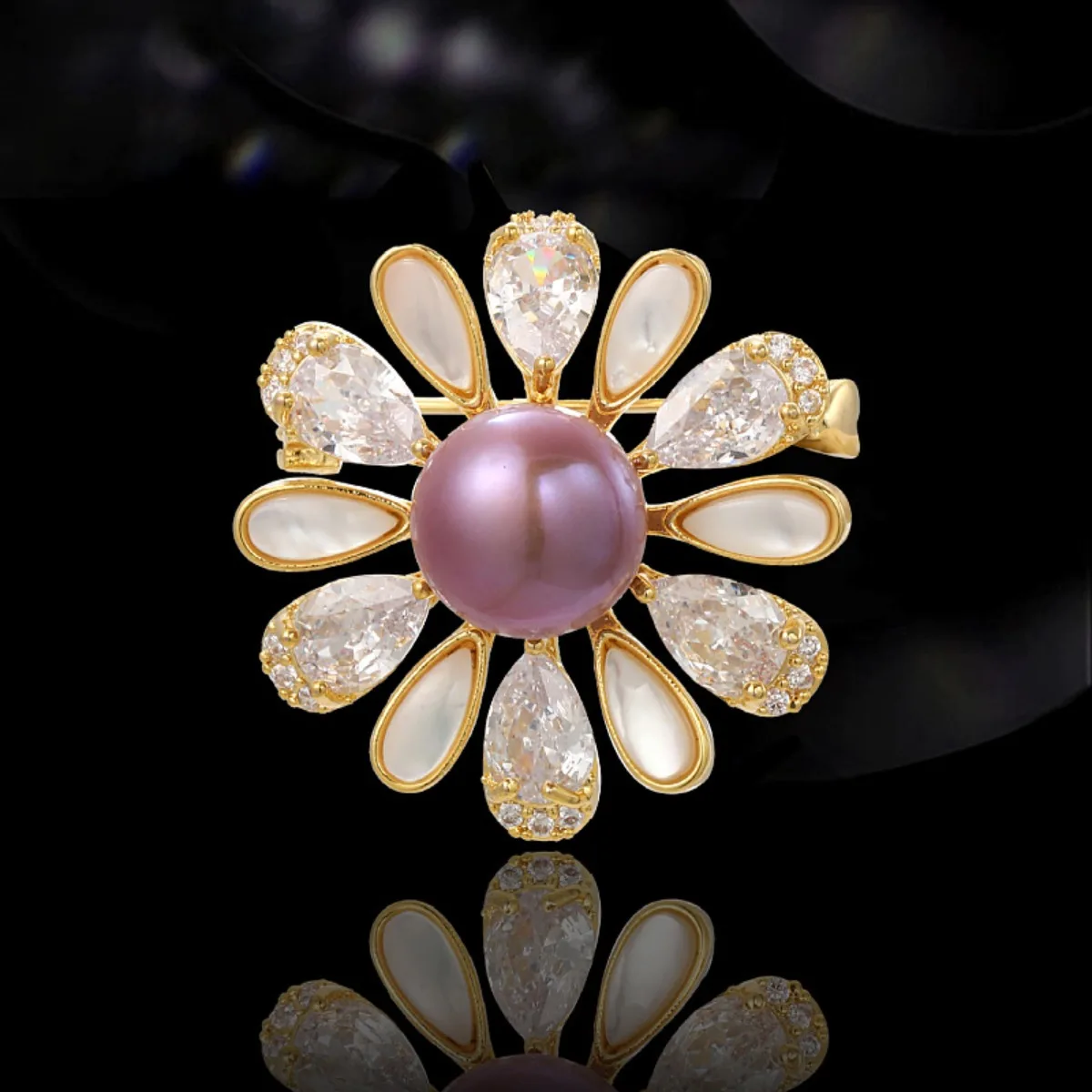 

Trendy Freshwater Pearl Shell Zircon Daisy Brooches for Women Gold Color Sunflower Brooch Pin Clothes Dress Accessories Gifts