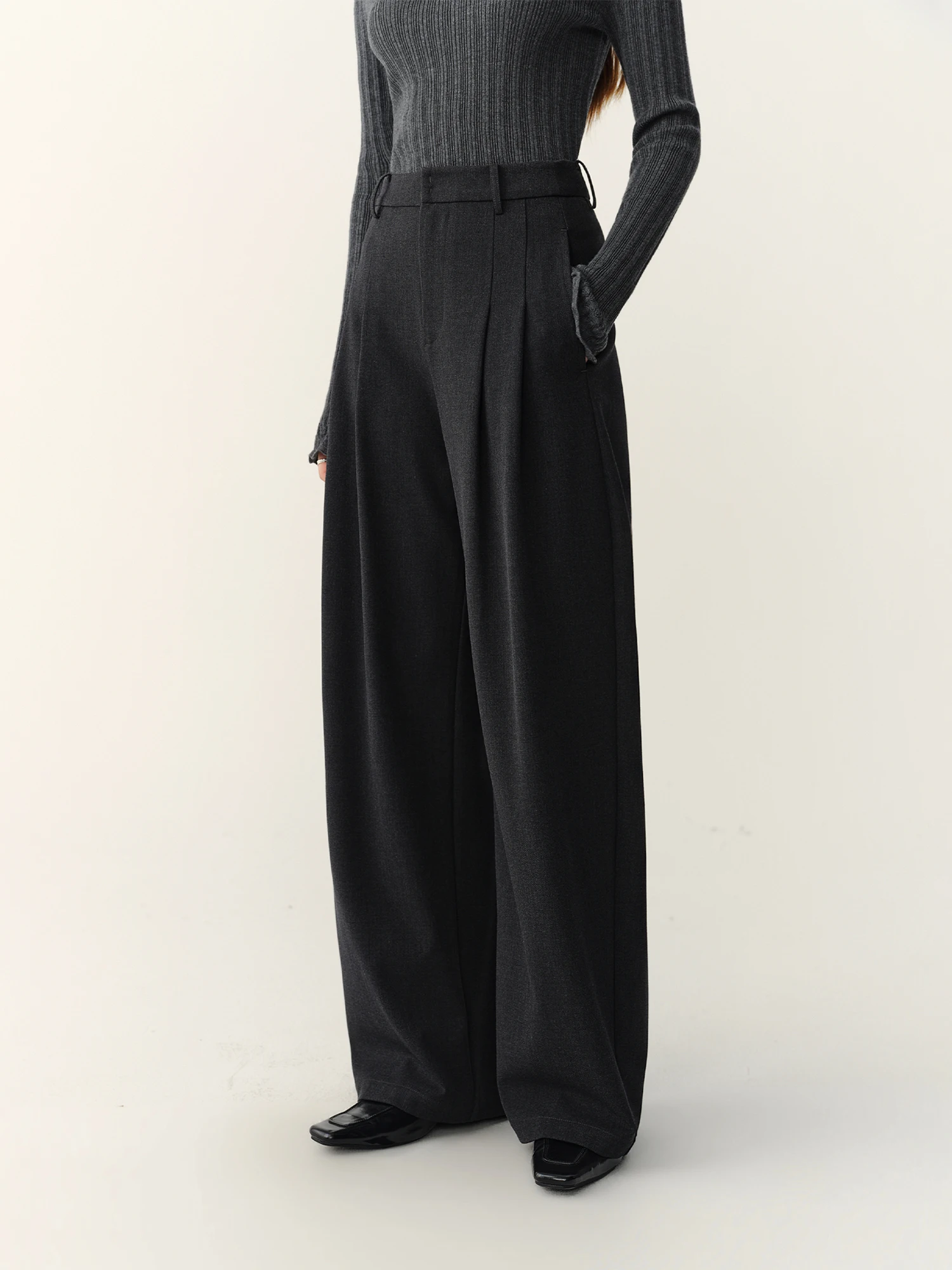 FSLE 2026 Fall Winter Women's Chic Versatile Gray Pleated Barrel Leg Dress Pants with Flowy Fit - Flattering for Daily Wear