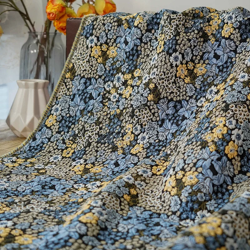 Retro Contrasting Color Floral Jacquard Fabric for Women\'s Dress Sewing Floral Bouquet Decoration Fabric