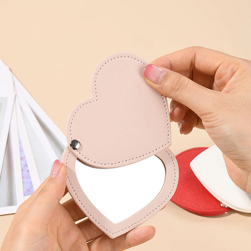 Mini espejo de maquillaje con forma de corazón, espejo cosmético portátil de PU, espejo compacto de bolsillo plegable, accesorios de viaje