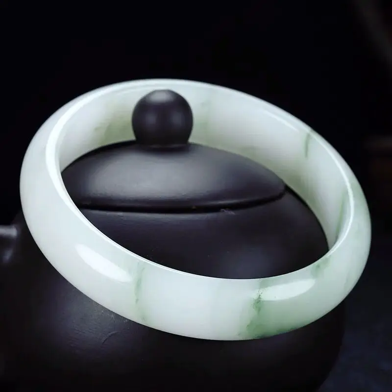 

Новый браслет из тяньшаньского нефрита Куньлунь средней ширины, белый, с золотистым отливом, из гобийского жадеита