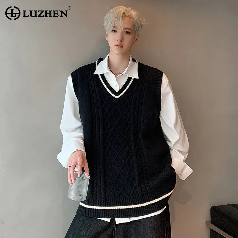 

LUZHEN Fashion Elegant Embossed Textured V Neck Sleeveless Knitted Pullover Men's 2025 Trendy Korean Handsome Tank Tops JY5847