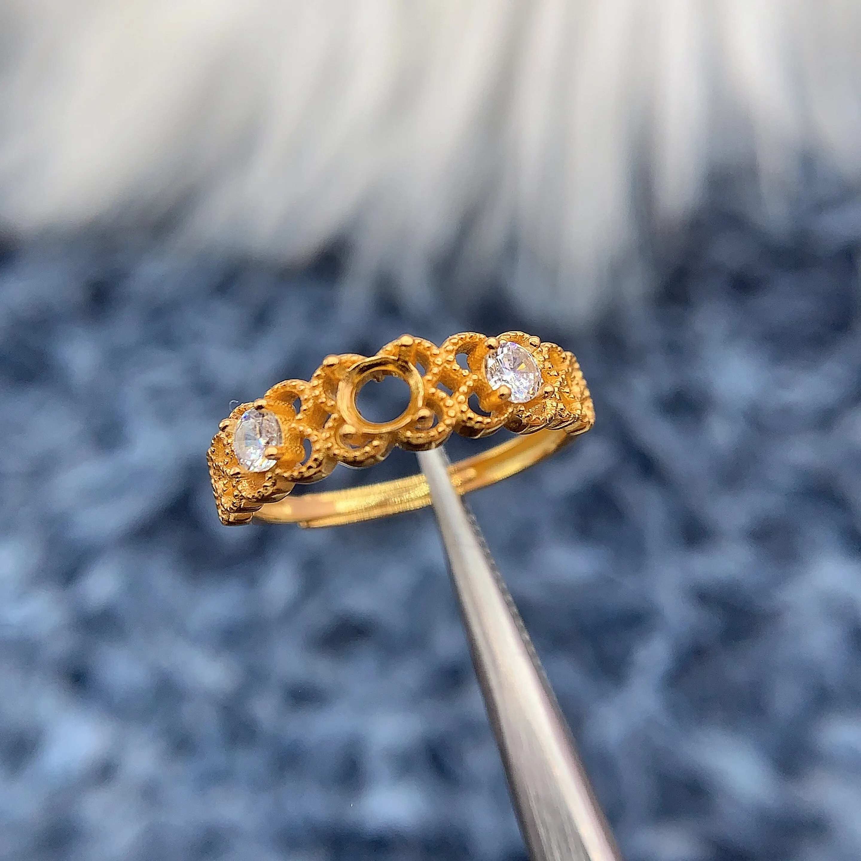 

S925 Sterling Silver Ring Blank Setting 4 mm Round Retro Court Hollow Lace Ring Base Ruby Sapphire Crystal DIY Jewelry Wholesale