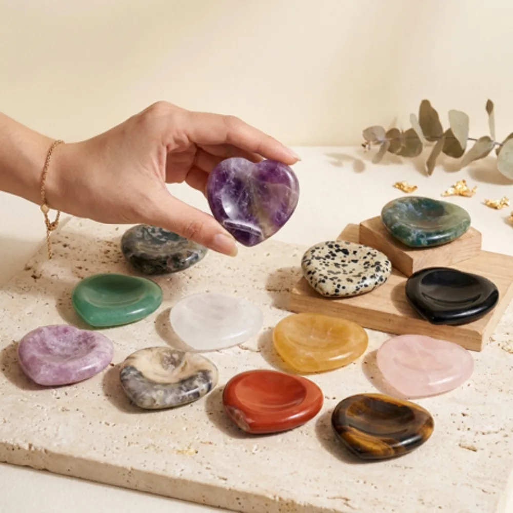 

Natural stone crystal agate 40mm love massage stone, heart-shaped nepenthes thumb stone cross-border source manufacturer
