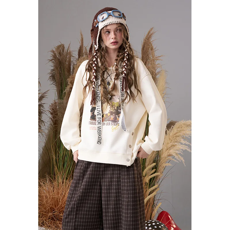 ELFSACK 2025 Winter New Arrivals Color-Blocked Crocheted Goggles-adorned Ear-flap Beanie For Woman
