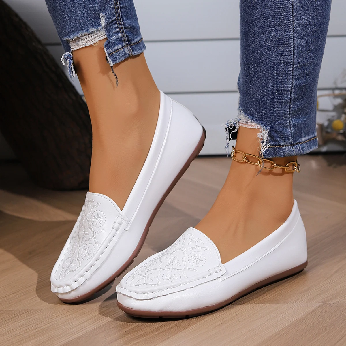 Women\'s casual single shoes are trendy and versatile, with flat bottoms and one foot loafers for comfortable Mary Jane shoes