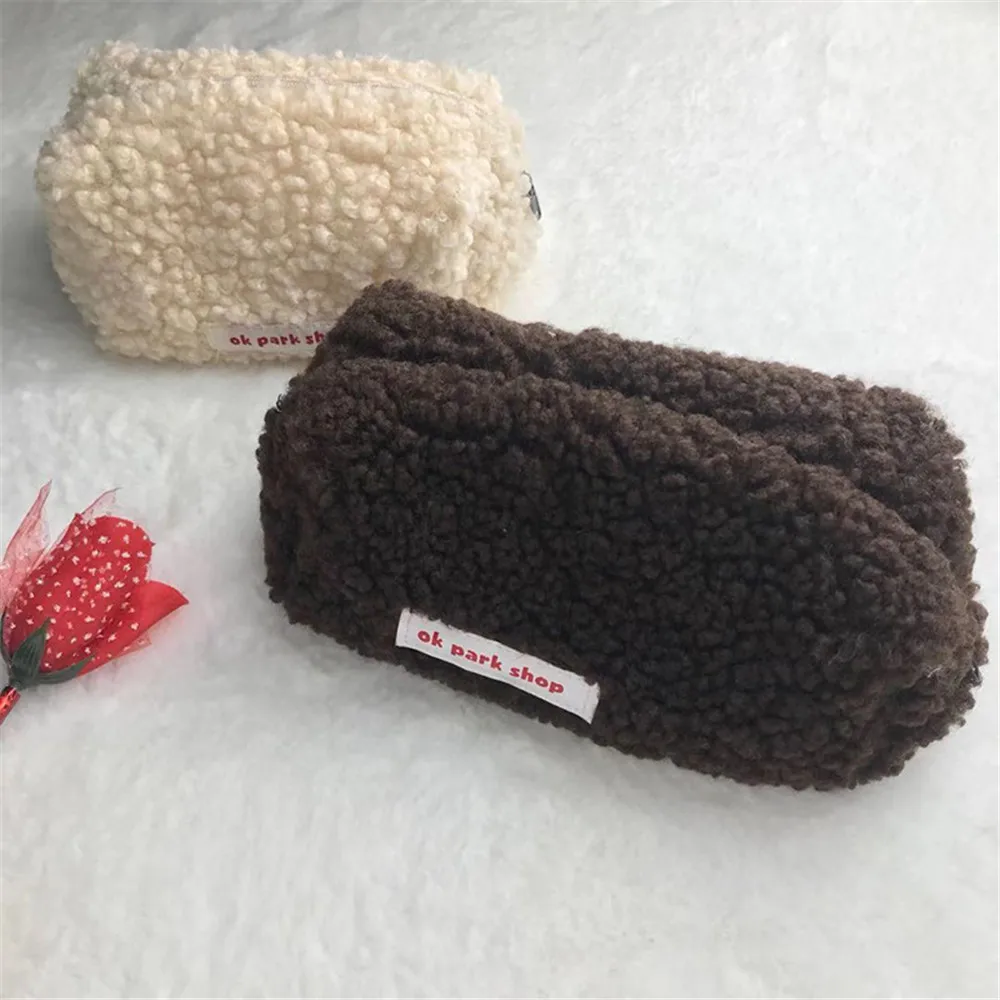 Cute Plush Cosmetic Bag Portable Large Capacity Toiletries Wash Cosmetics Storage Bag Lamb Hair Pen Bag for Travel Makeup Bag