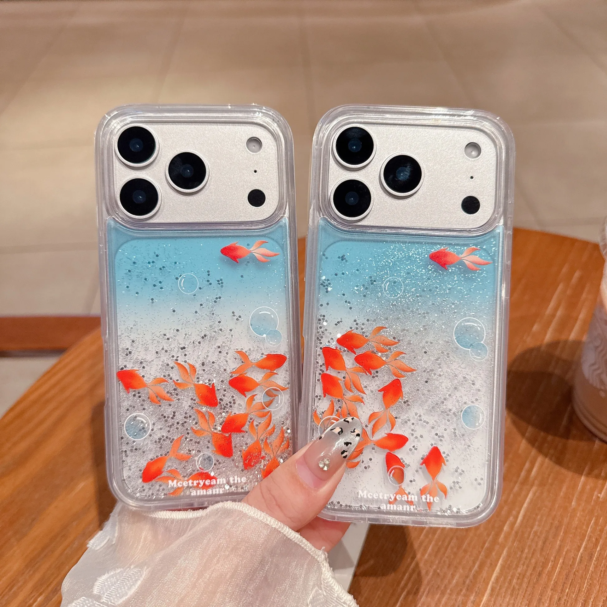 Dynamische Goldfisch-Flüssig-Quicksand-Handyhülle für iPhone 18 17 16 15 Pro Max, fließender Glitzer, stoßfeste, rutschfeste TPU-Rückabdeckung – Detail 1