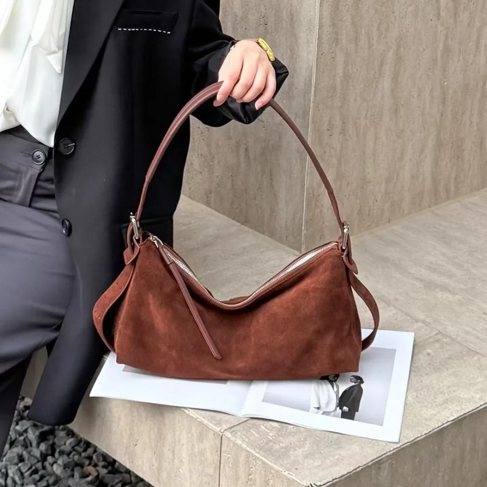 

2025 New Matte Cowhide Underarm Bag Niche Design High Sense Baguette Bag Large Capacity Shoulder Messenger Bag