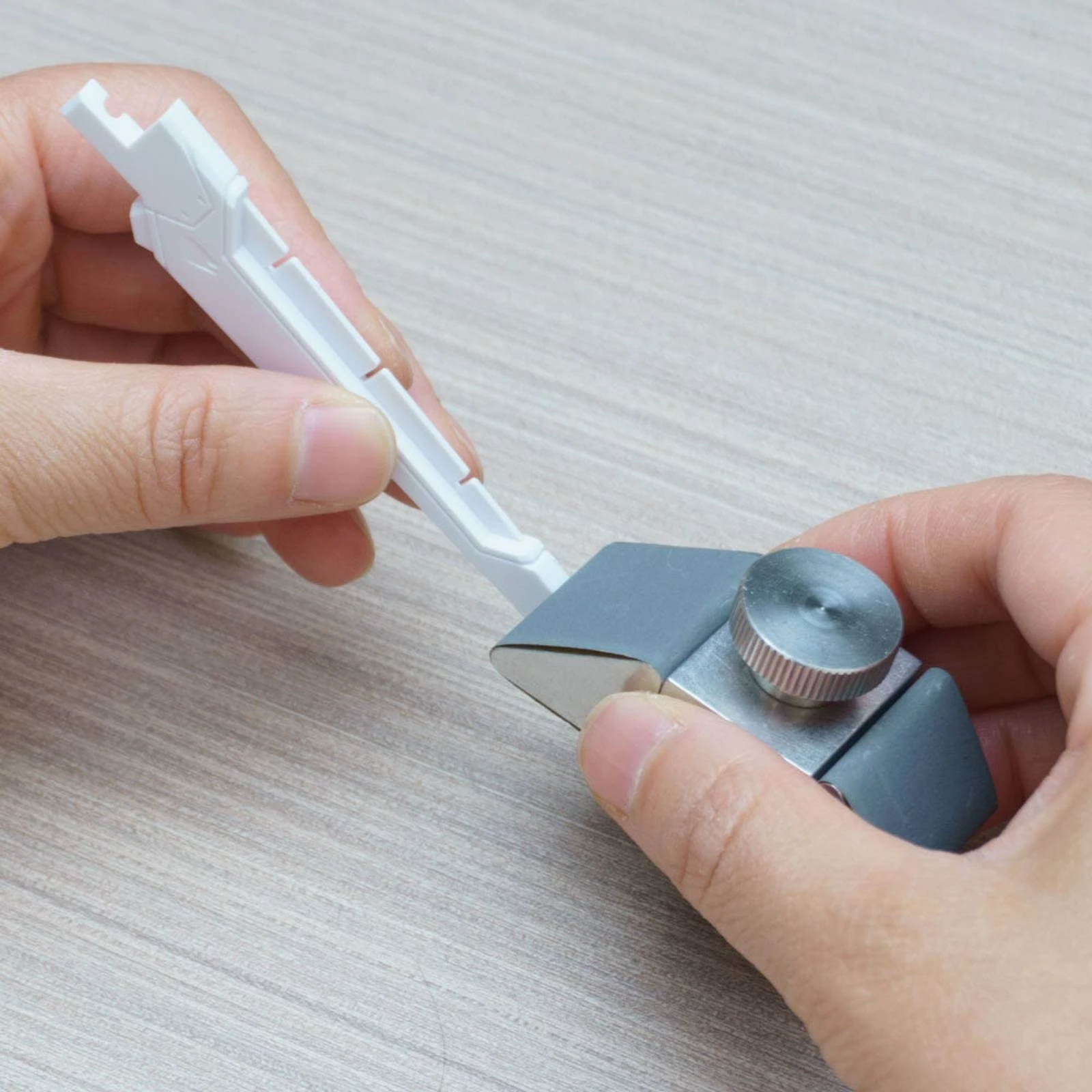 Aluminum Sanding Holder Easy Grip Knob Sandpaper Holder Sanding Block Clamp Stable Support Hand Sander for Craft Table