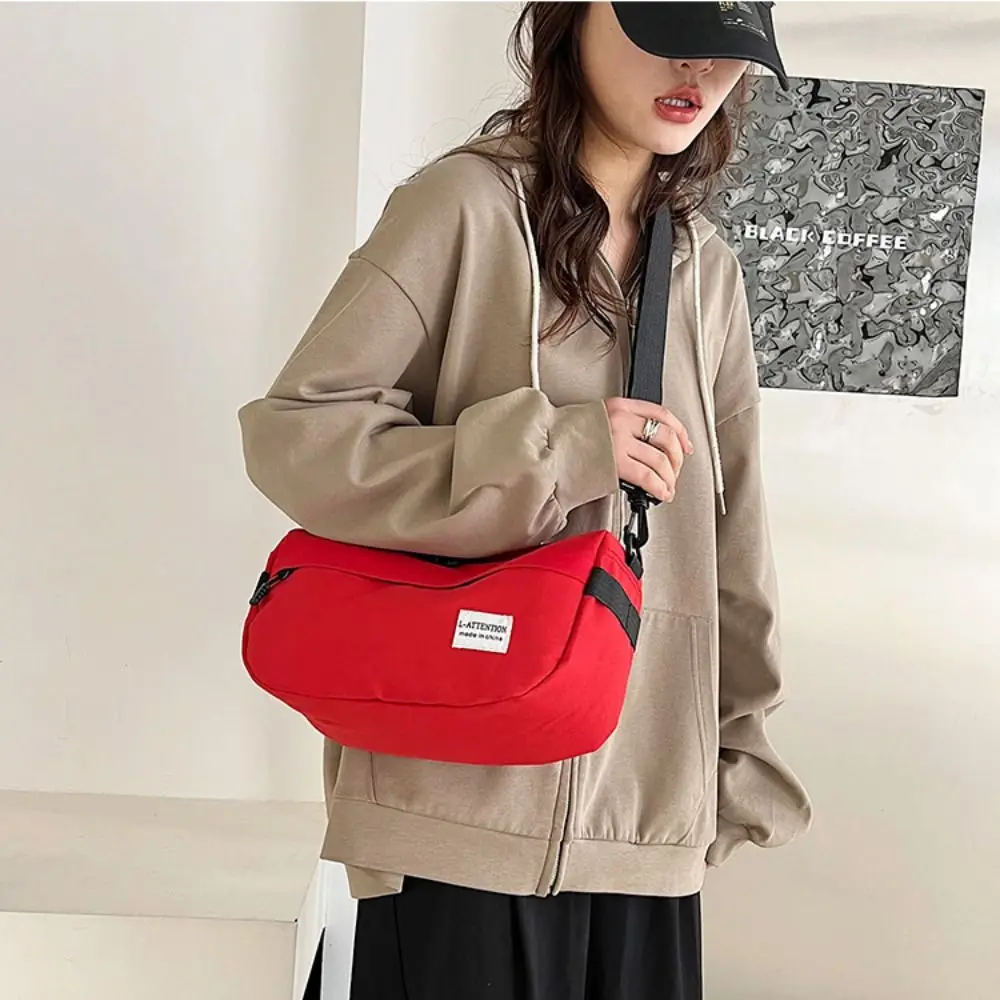 Casual Solid Color Messenger Sling Bag Fashion Zipper Large Capacity Crossbody Bag Outdoor Sports Nylon Shoulder Bag Unisex 2024