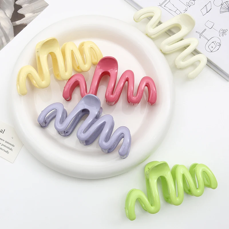 

Professional 10.5CM Wavy Hair Claw Clip - Candy Color Matte Crab/Shark Ponytail Holder for Girls Party Hairstyles